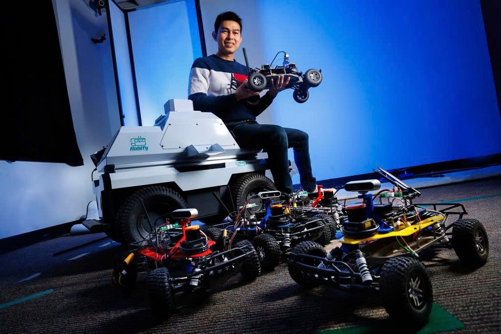 Sau dấu mốc này, ông tiếp tục theo đuổi các nghiên cứu liên quan đến an toàn của mạng thần kinh và hệ thống tự học, đồng thời chuyển công tác sang Đại học Florida.